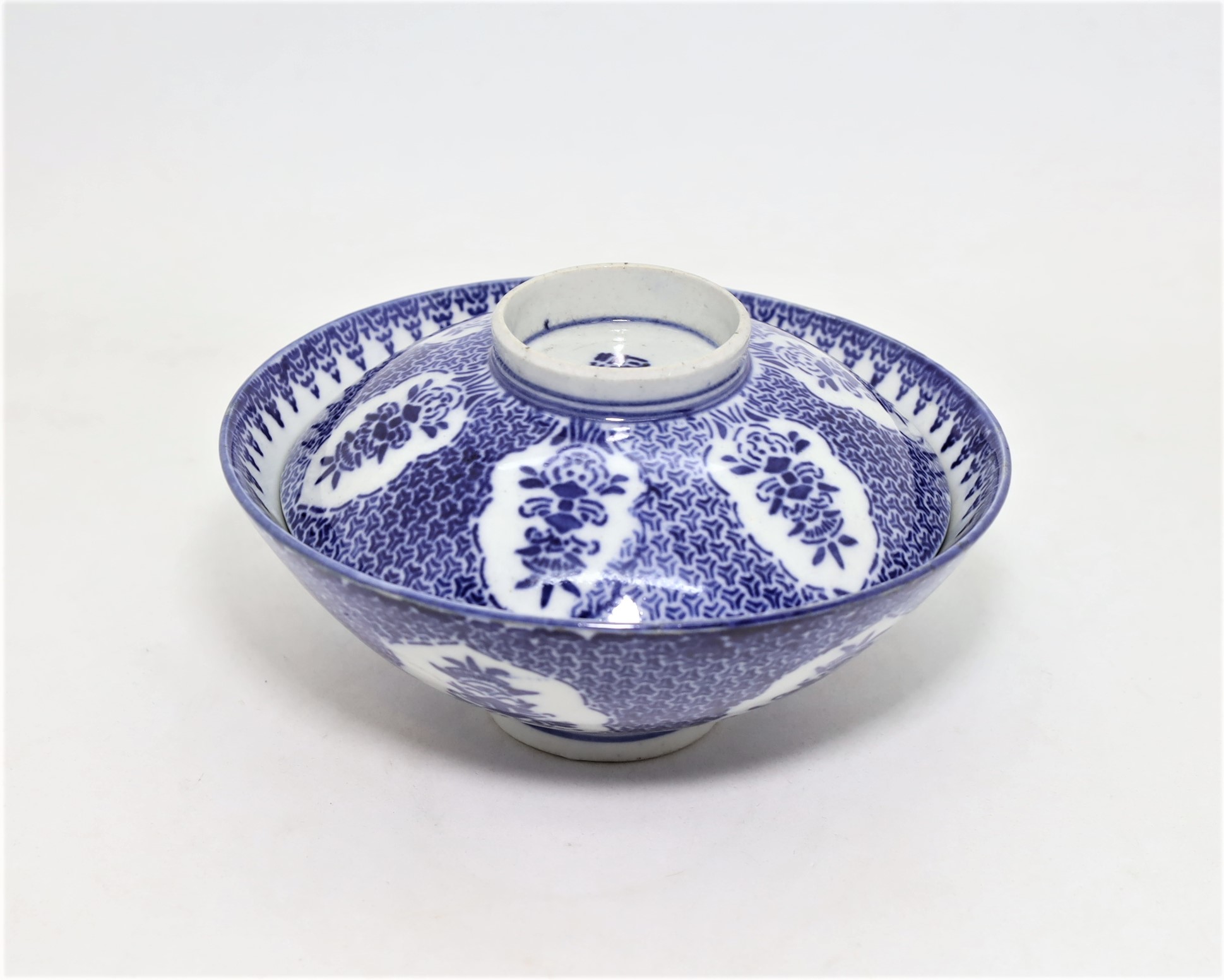染付印判フタ付飯茶碗　明治　福葉/Rice bowl with lid/Fortunate leaf/19c./Japan