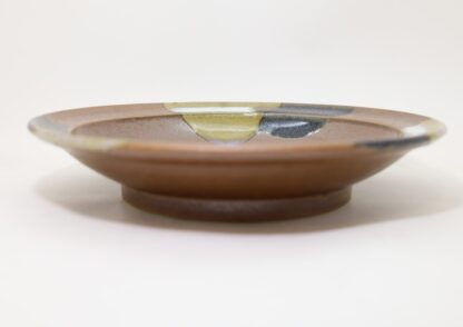出西窯　縁付き皿　８寸　赤土黒白三方流/Syussai rim dish/24cm/black-white - 画像 (3)