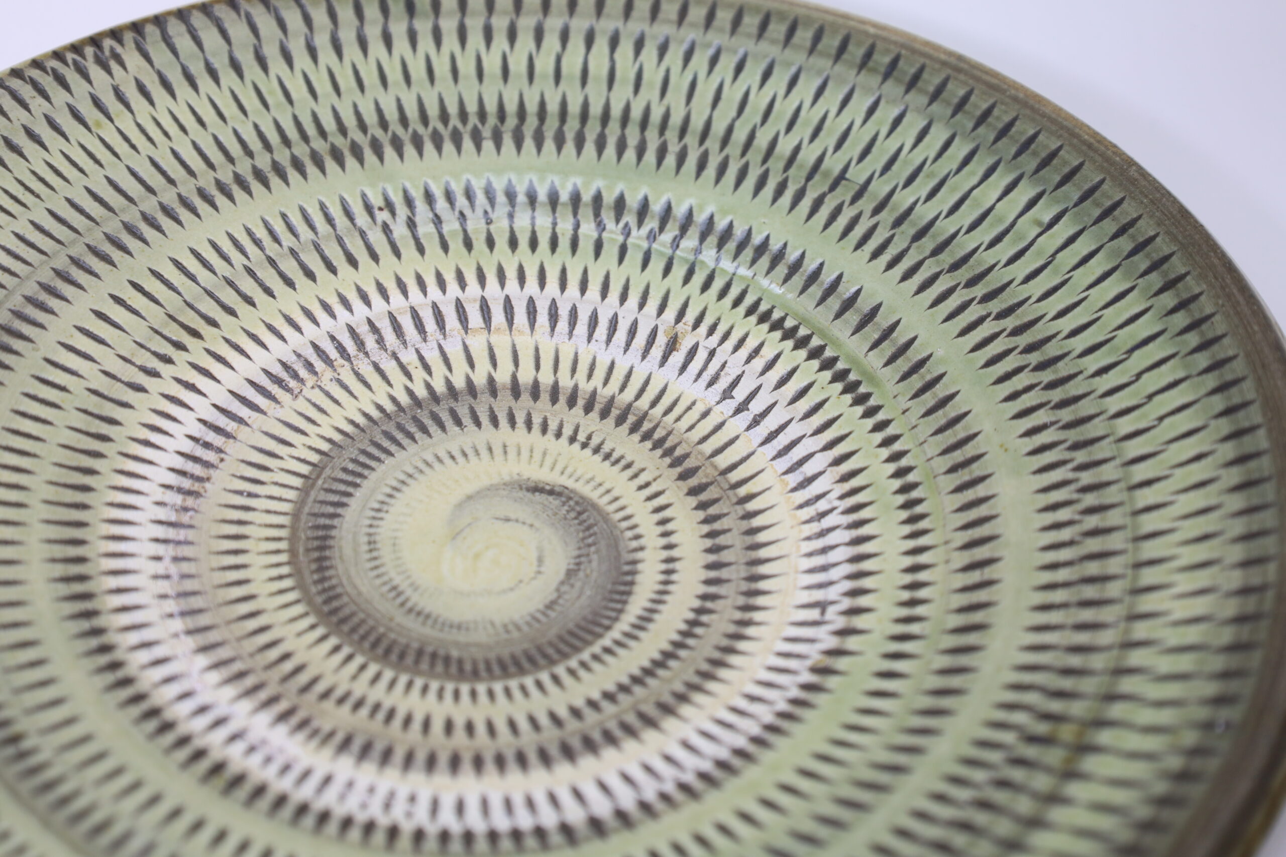 小鹿田焼 とびカンナ9寸皿織部 柳瀬朝夫/Onta 28cm dish/Yanase asao - 画像 (5)